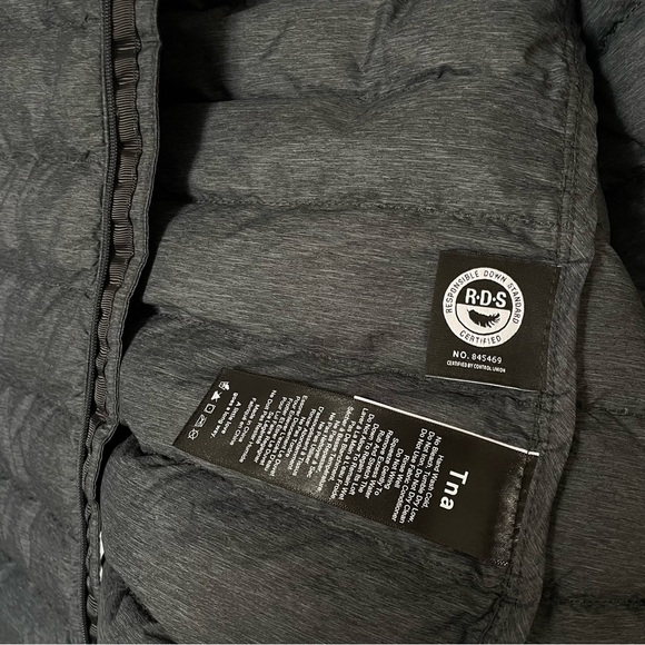 Aritzia TNA Botanie Puffer Packable Down Filled Puffer Jacket Grey Size Medium - Picture 8 of 9